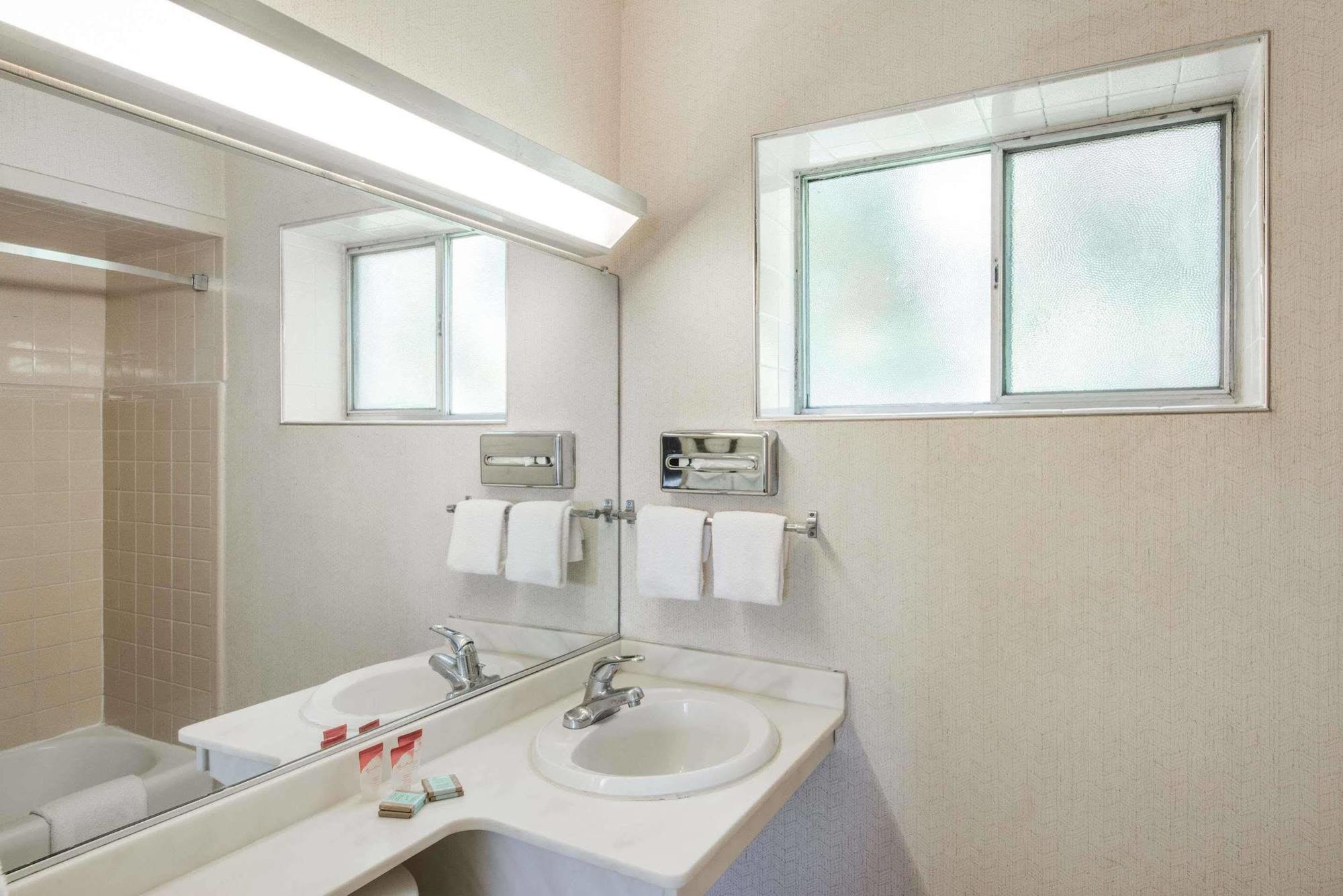 Budget Inn/ Natick Εξωτερικό φωτογραφία